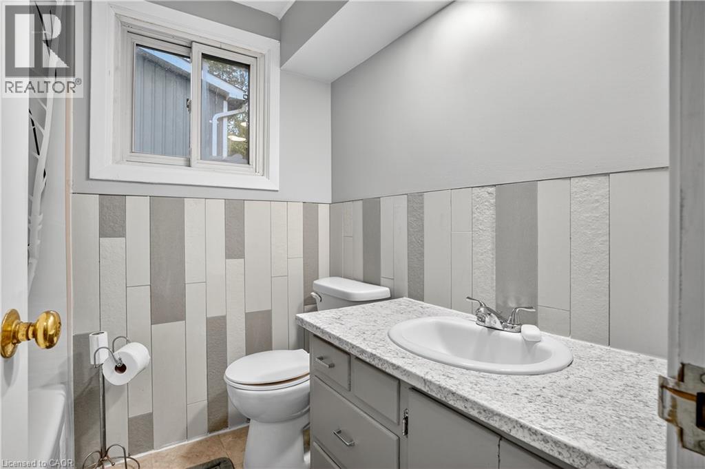 13 Roosevelt Avenue, Waterloo, Ontario  N2L 2N2 - Photo 22 - 40774674