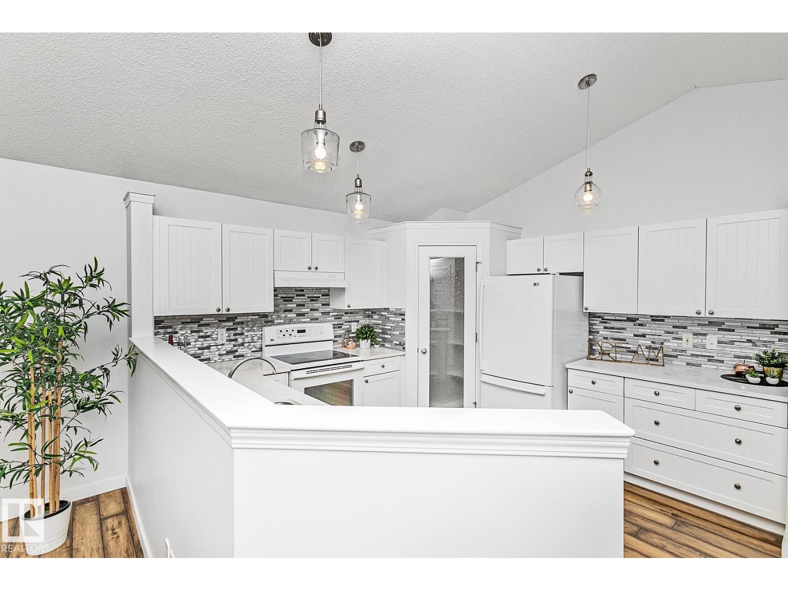 7822 Schmid Pl Nw, Edmonton, Alberta  T6R 0K5 - Photo 14 - E4462055