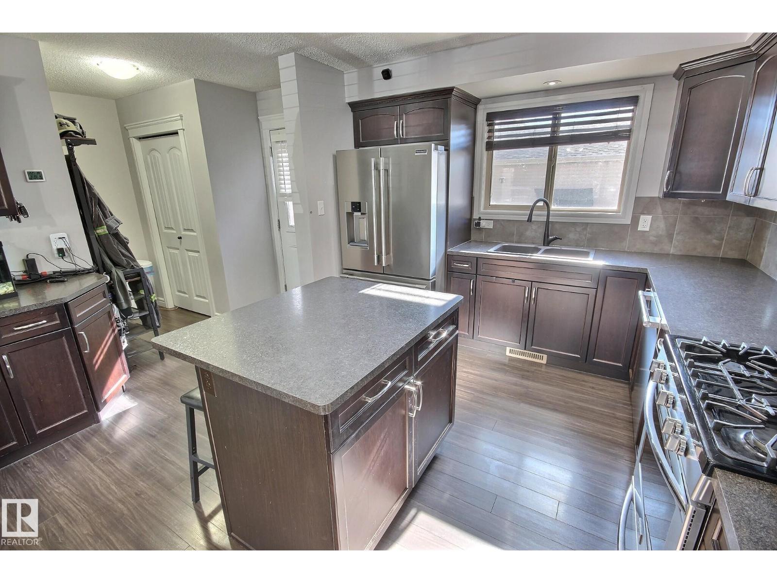 351 Nelson Dr, Spruce Grove, Alberta  T7X 0N9 - Photo 4 - E4462056