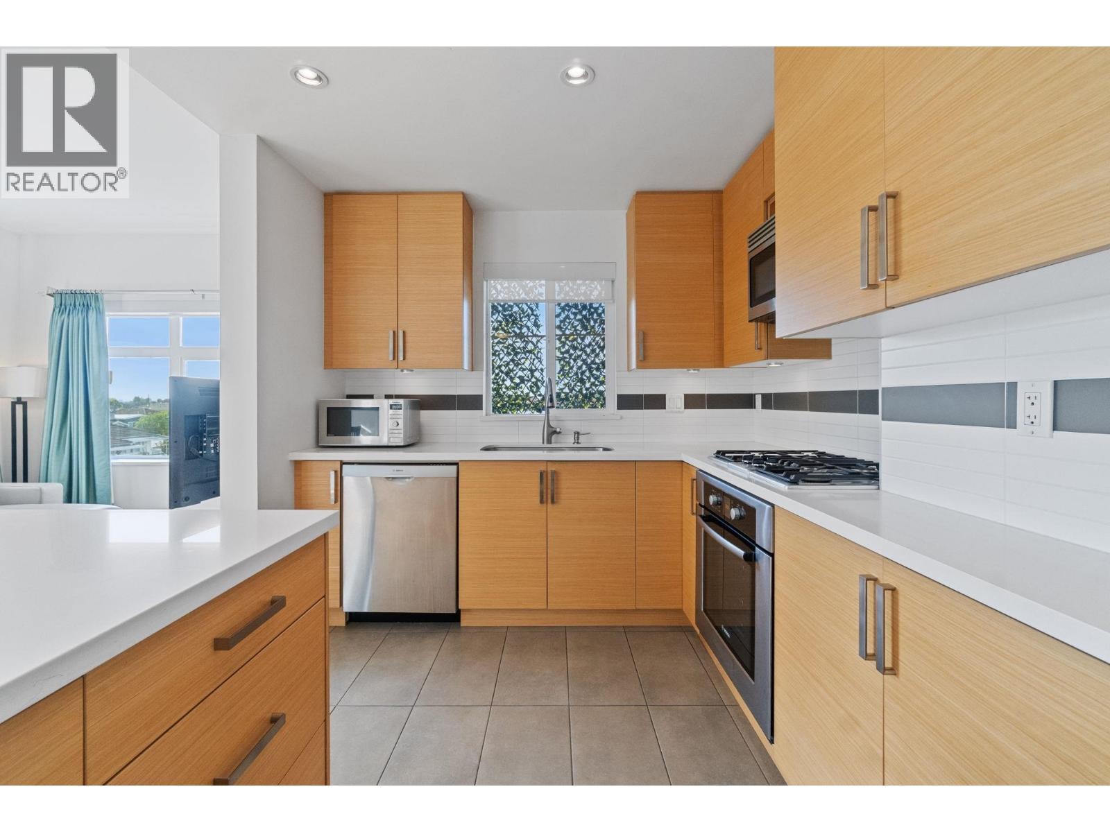 307 4710 Hastings Street, Burnaby, British Columbia  V5C 2K7 - Photo 13 - R3058162