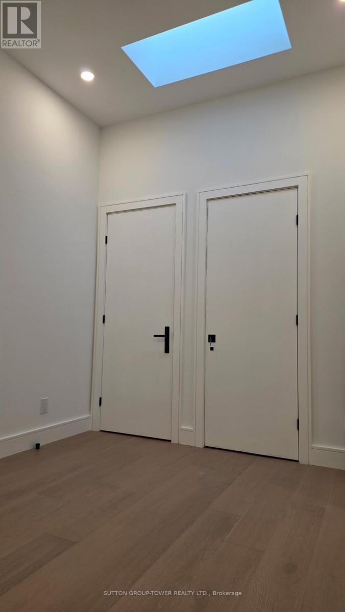 3 - 105 Campbell Avenue, Toronto, Ontario  M6P 3V1 - Photo 9 - W12357952