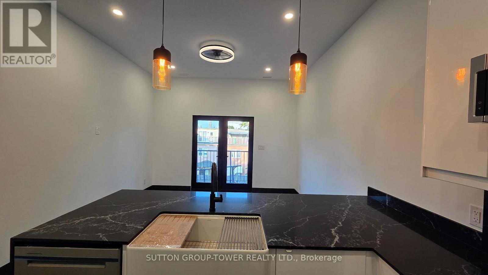 3 - 105 Campbell Avenue, Toronto, Ontario  M6P 3V1 - Photo 5 - W12357952