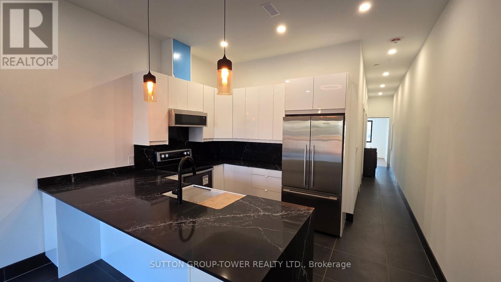3 - 105 Campbell Avenue, Toronto, Ontario  M6P 3V1 - Photo 6 - W12357952