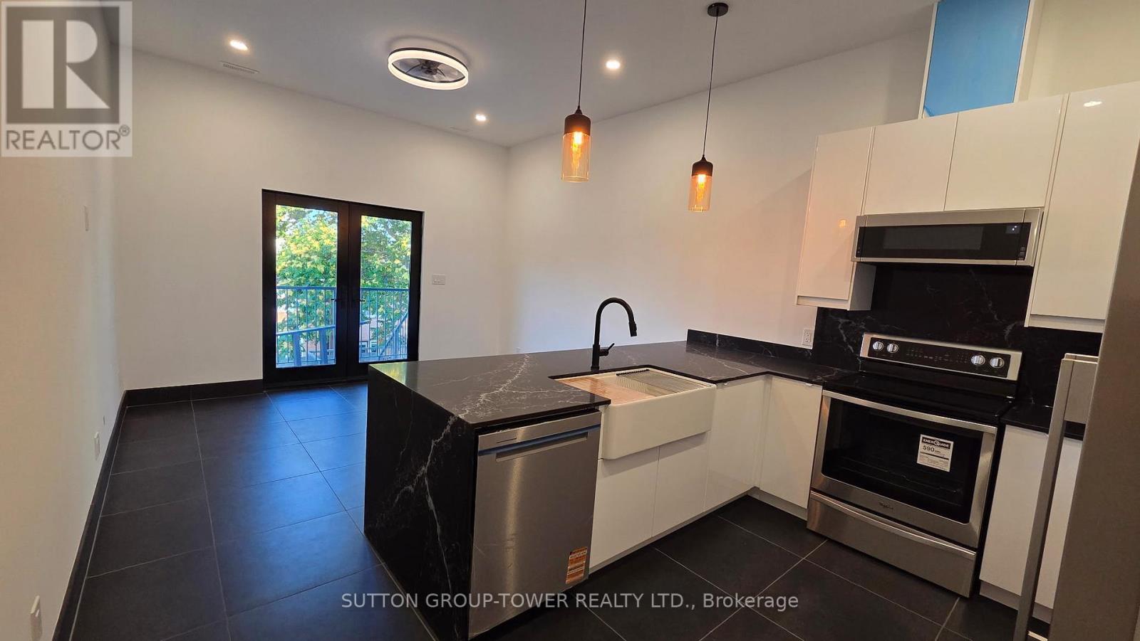 3 - 105 Campbell Avenue, Toronto, Ontario  M6P 3V1 - Photo 7 - W12357952