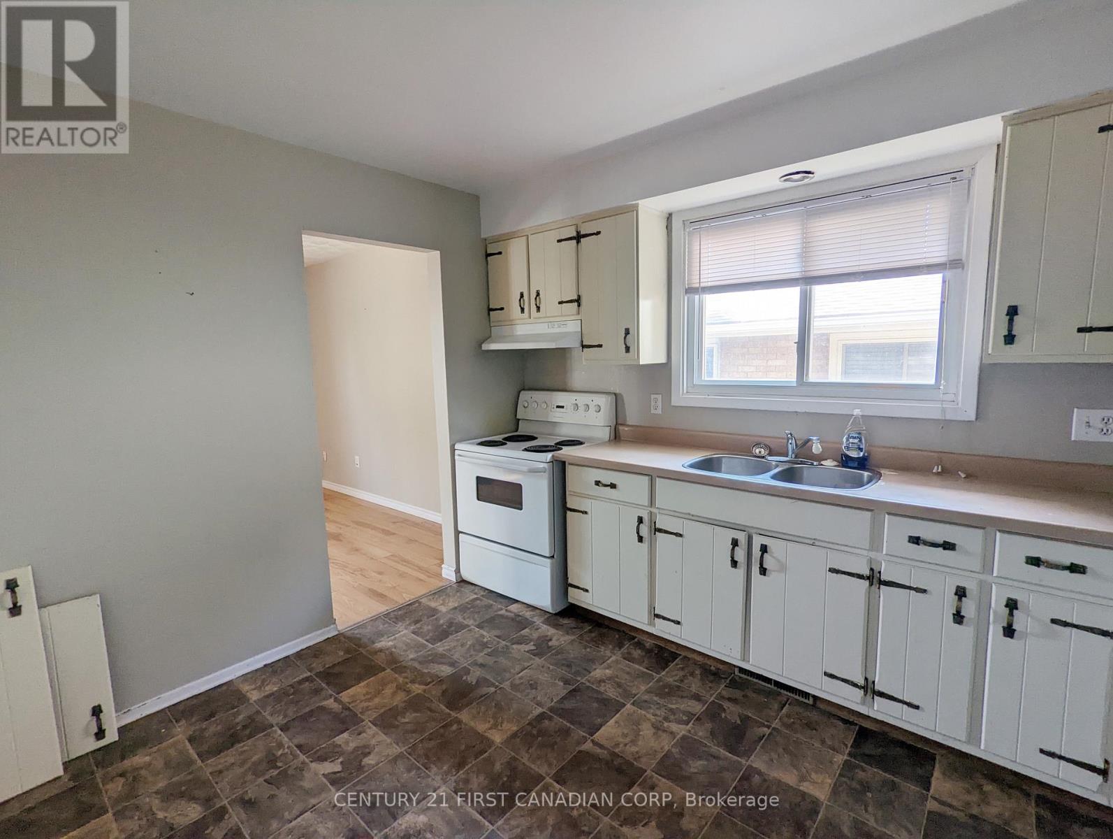 6 Spartan Drive, Brantford, Ontario  N3R 6C7 - Photo 7 - X12461043
