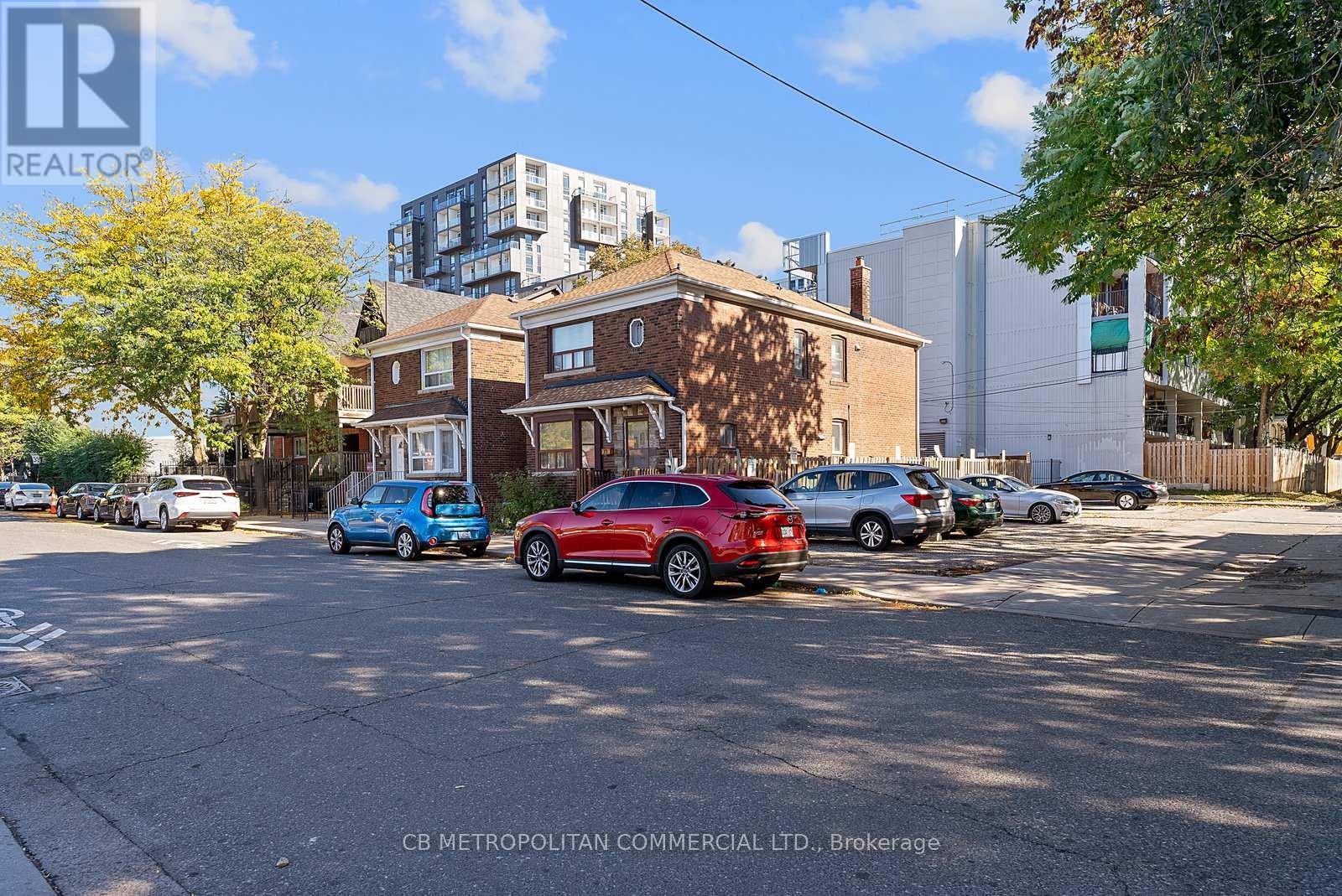 15 AUGUSTA AVENUE, Toronto, Ontario