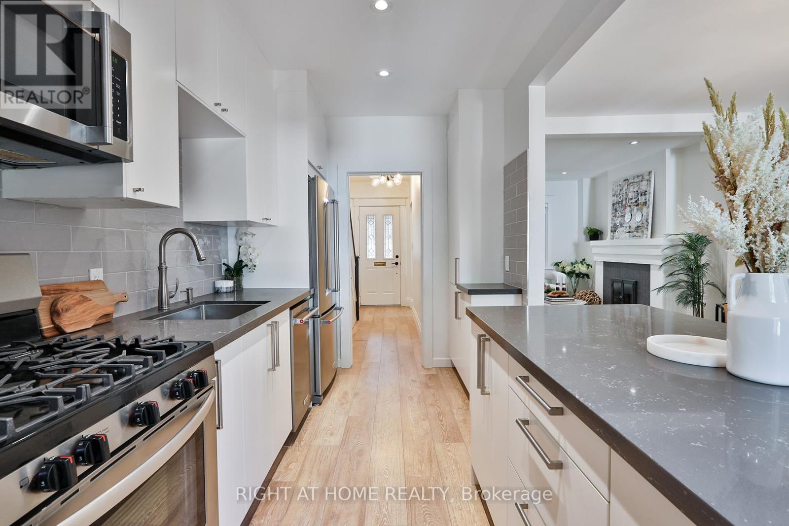 230 Milverton Boulevard, Toronto, Ontario  M4J 1V5 - Photo 14 - E12461748