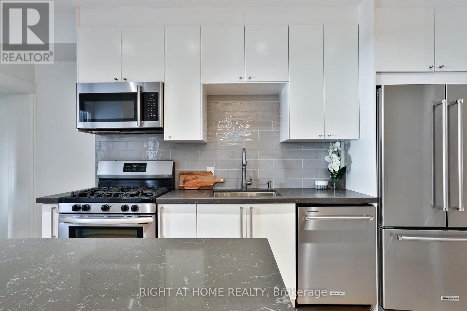 230 Milverton Boulevard, Toronto, Ontario  M4J 1V5 - Photo 15 - E12461748