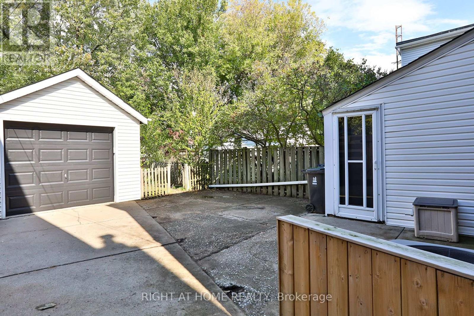 230 Milverton Boulevard, Toronto, Ontario  M4J 1V5 - Photo 27 - E12461748