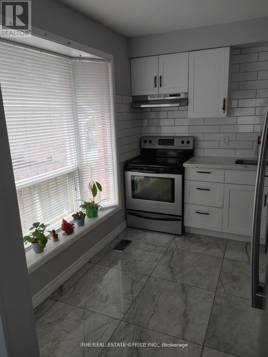 59 Kirby Crescent S, Whitby, Ontario  L1N 6T1 - Photo 6 - E12461763
