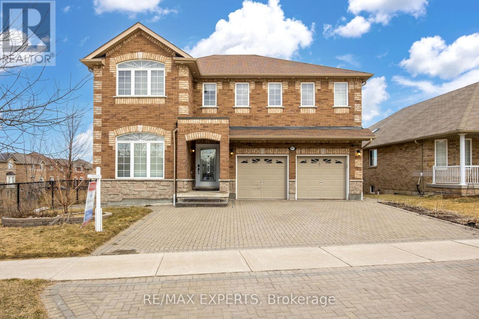 2071 Gibson Street, Innisfil, Ontario  L9S 4B7 - Photo 2 - N12461640