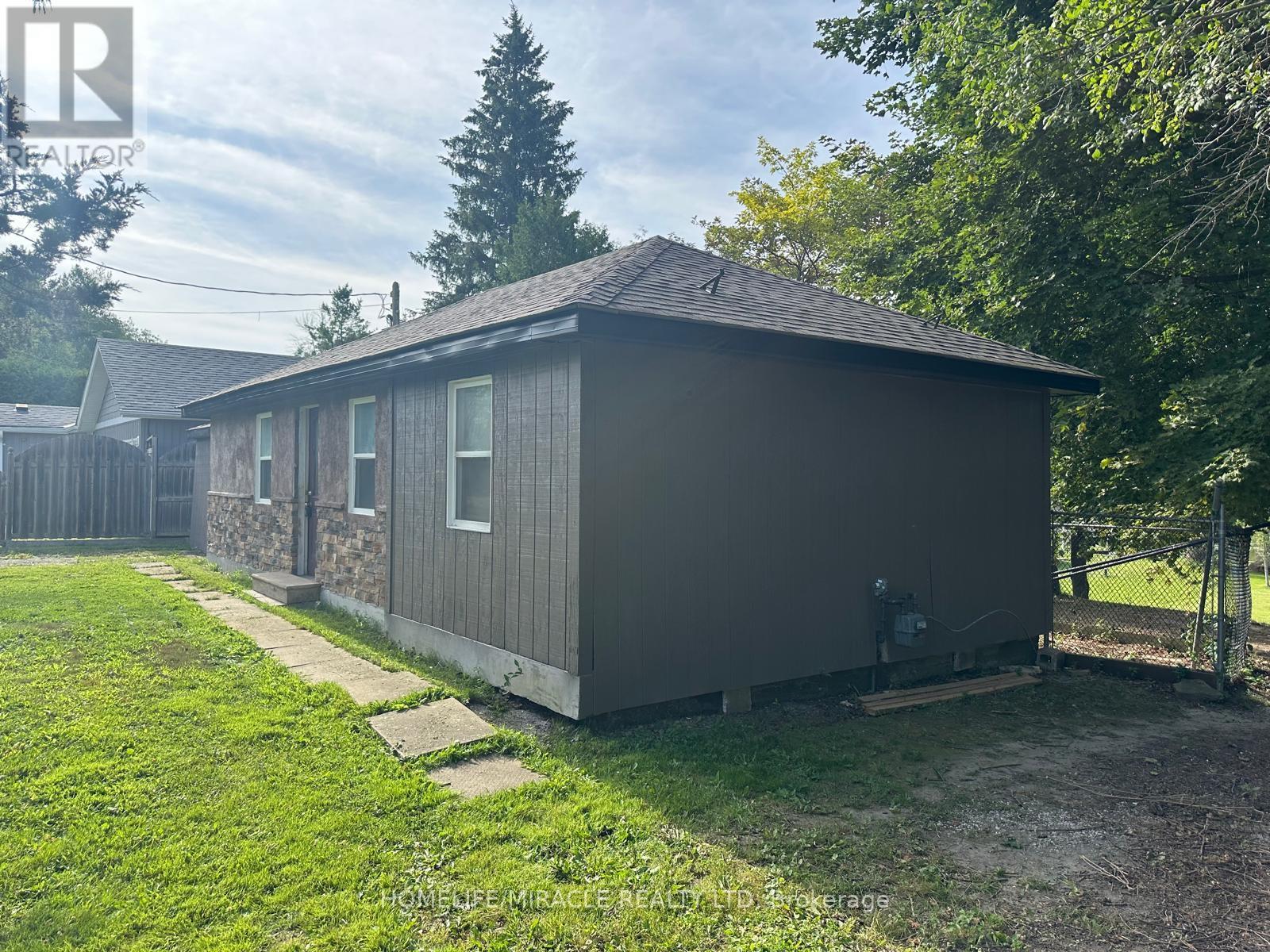 164 Riverbank Drive, Georgina, Ontario  L0E 1N0 - Photo 18 - N12461727