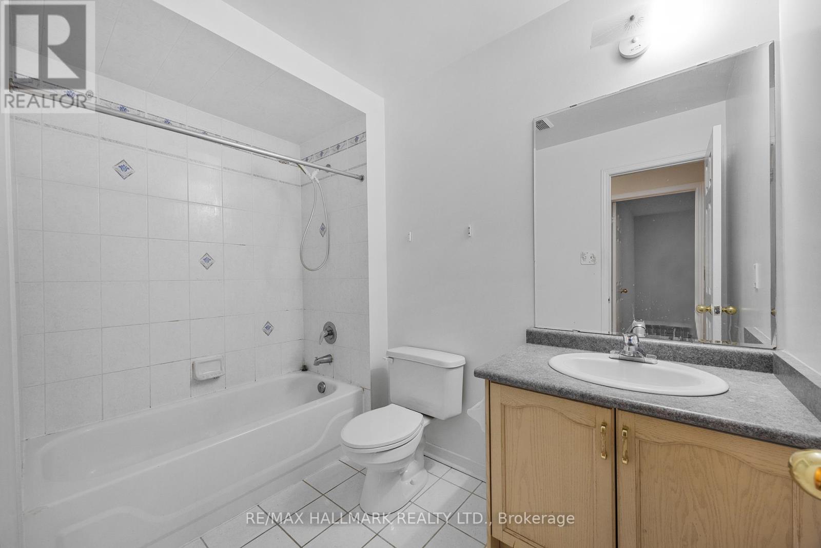 10 Ferris Street, Richmond Hill, Ontario  L4B 4K6 - Photo 13 - N12461734