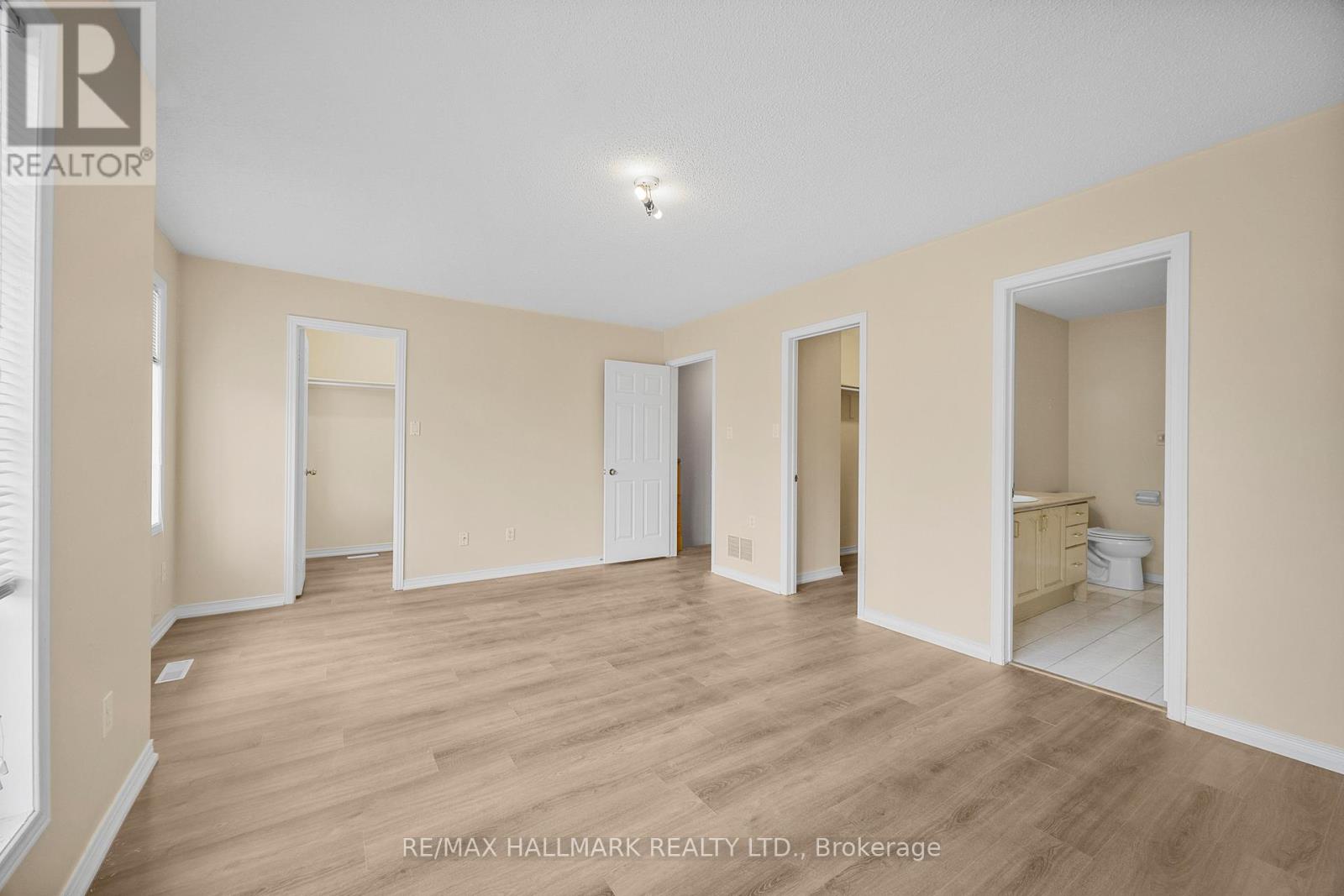 10 Ferris Street, Richmond Hill, Ontario  L4B 4K6 - Photo 15 - N12461734