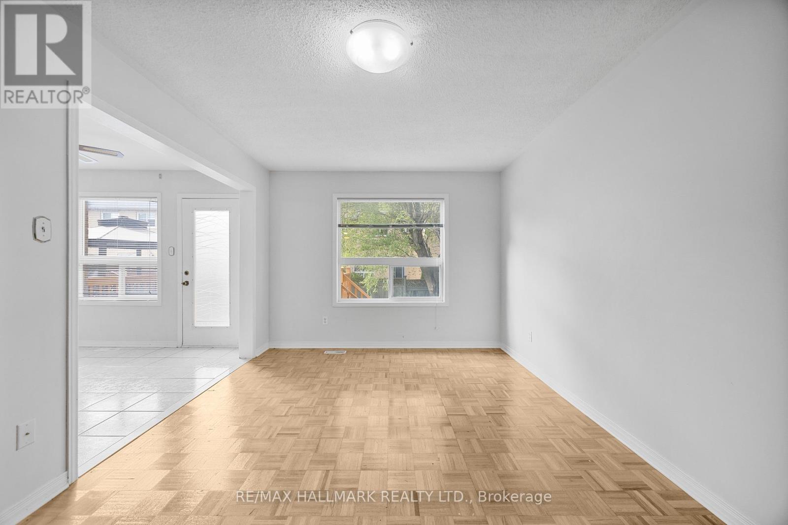 10 Ferris Street, Richmond Hill, Ontario  L4B 4K6 - Photo 7 - N12461734