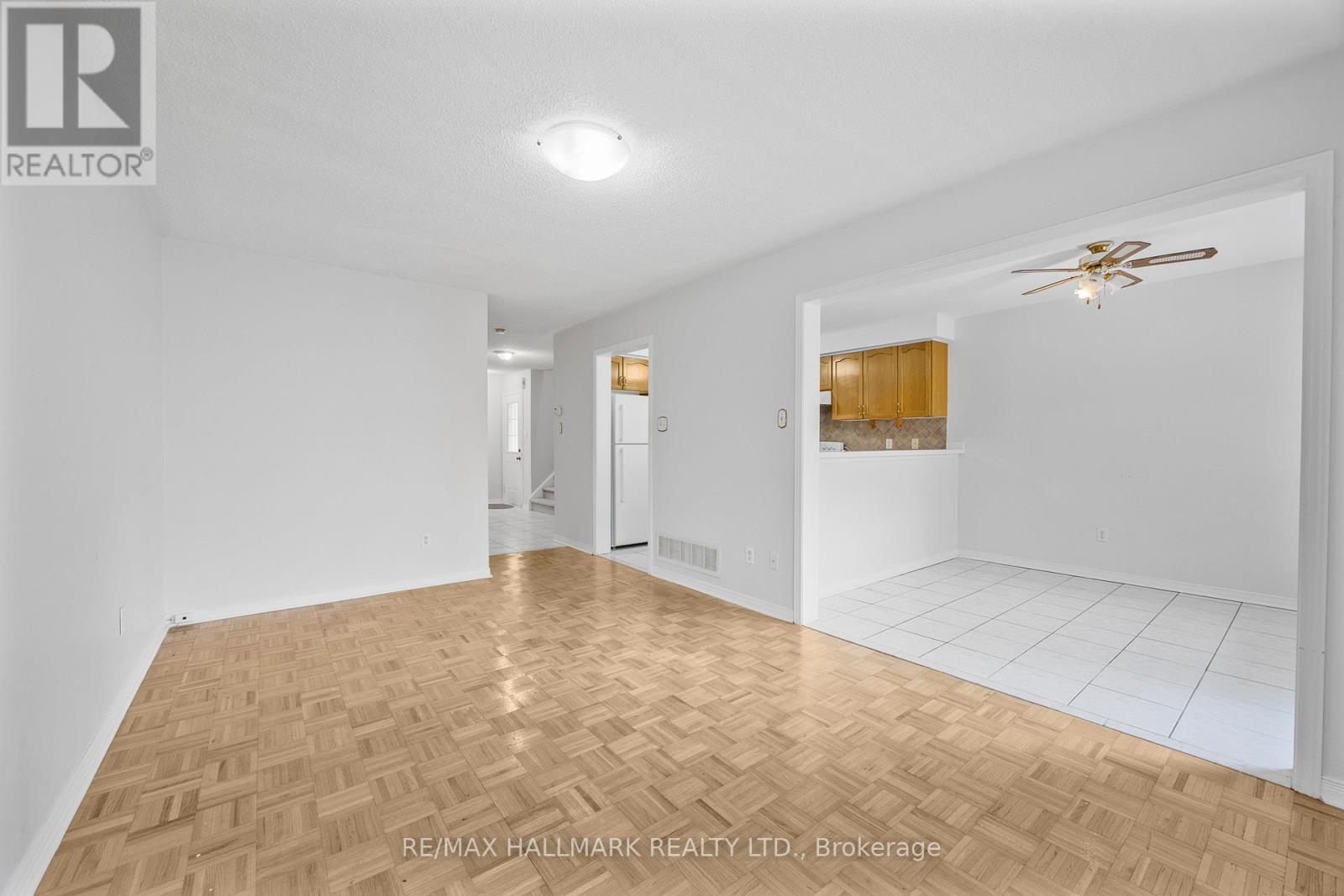 10 Ferris Street, Richmond Hill, Ontario  L4B 4K6 - Photo 9 - N12461734