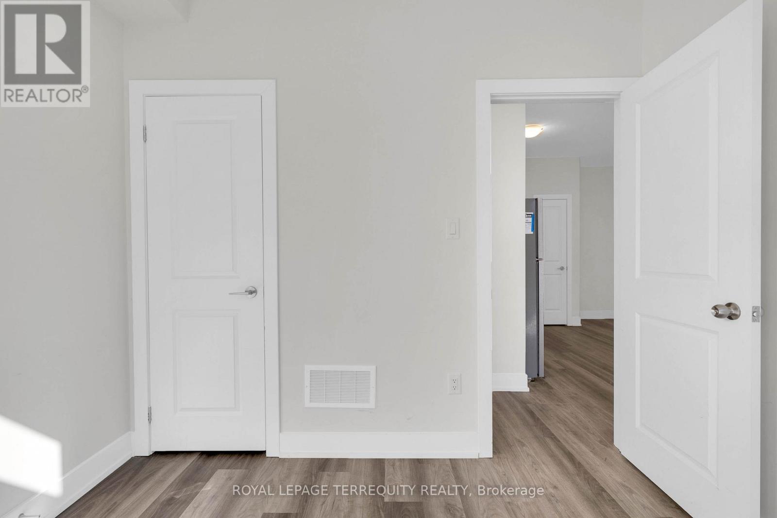 17 - 8 Sayers Lane, Richmond Hill, Ontario  L4E 1J4 - Photo 13 - N12461754