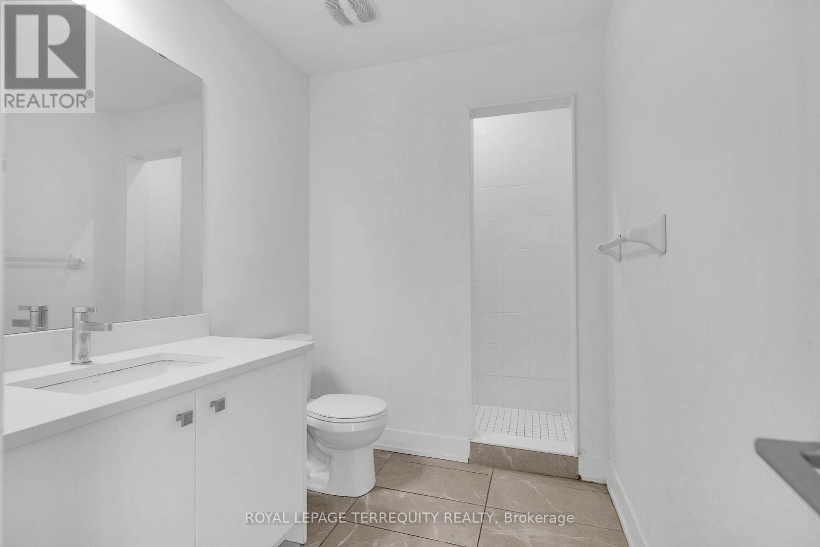 17 - 8 Sayers Lane, Richmond Hill, Ontario  L4E 1J4 - Photo 14 - N12461754