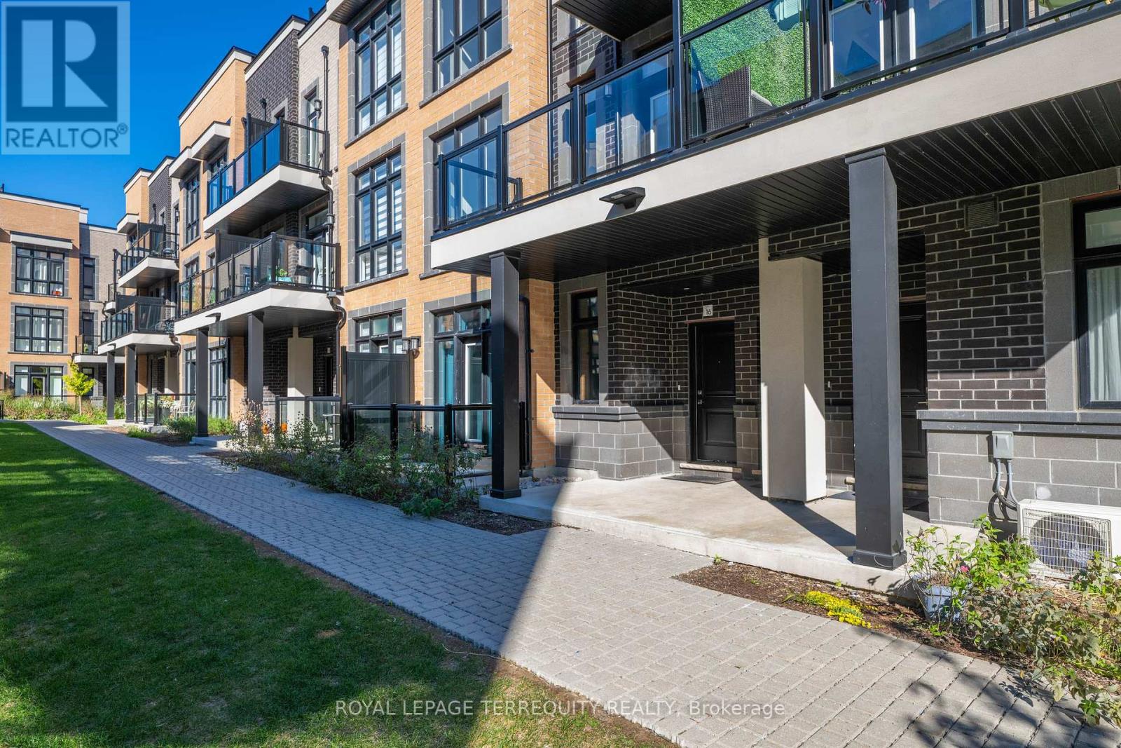17 - 8 Sayers Lane, Richmond Hill, Ontario  L4E 1J4 - Photo 3 - N12461754