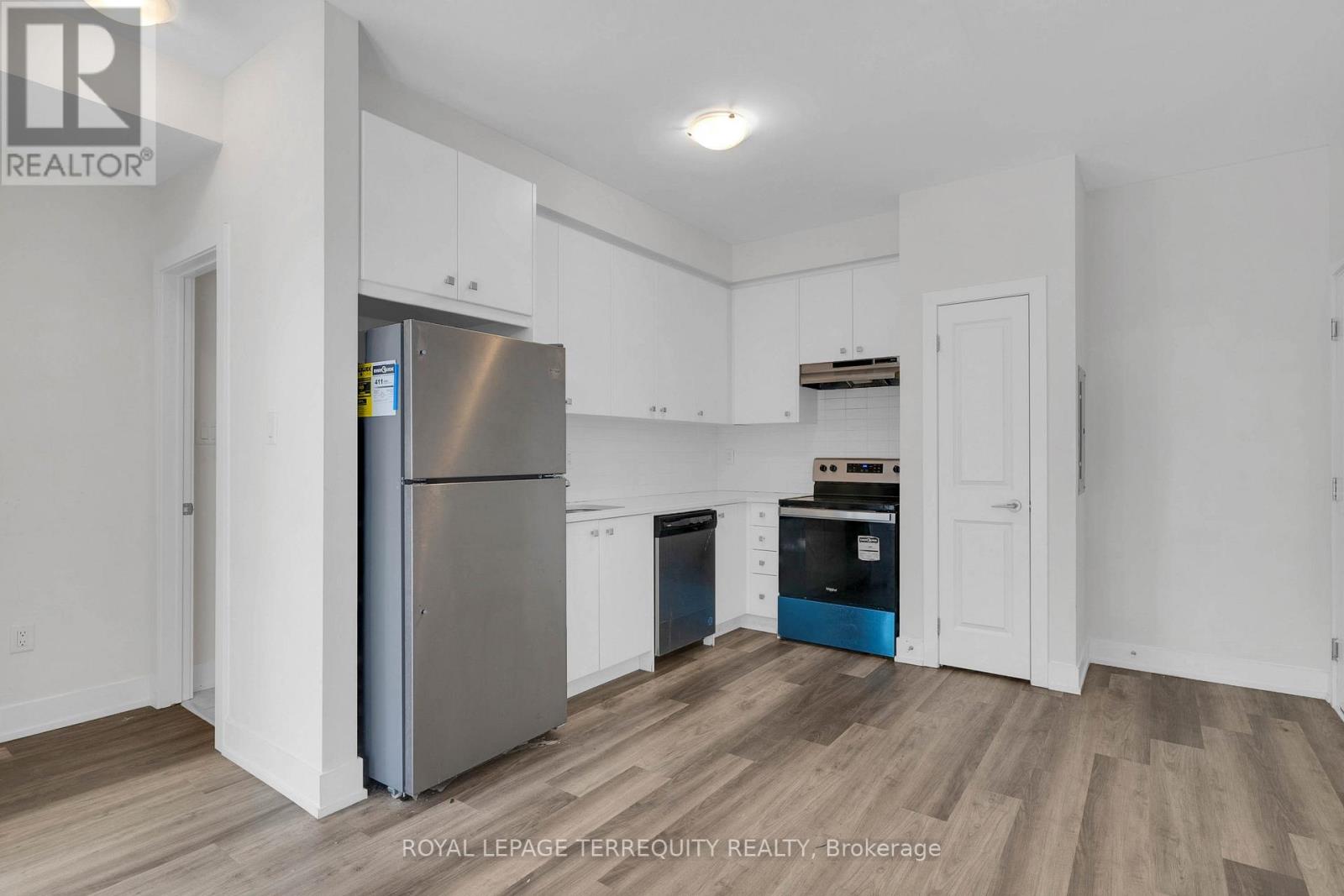 17 - 8 Sayers Lane, Richmond Hill, Ontario  L4E 1J4 - Photo 8 - N12461754