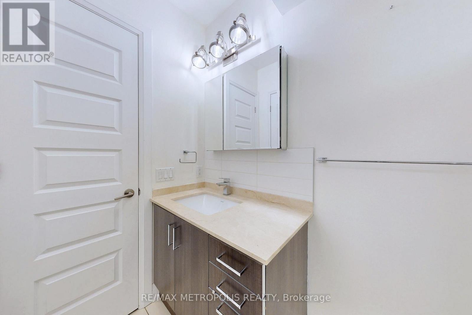 1 - 8171 Kipling Avenue, Vaughan, Ontario  L4L 0G4 - Photo 28 - N12461762