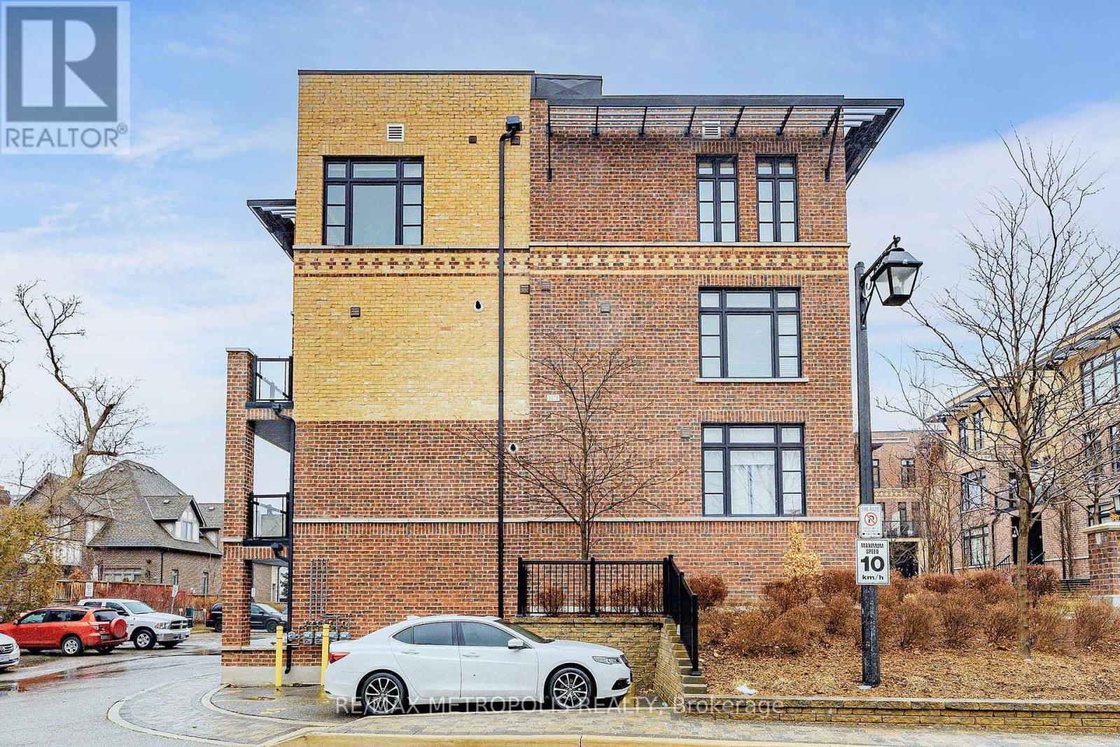 1 - 8171 Kipling Avenue, Vaughan, Ontario  L4L 0G4 - Photo 5 - N12461762