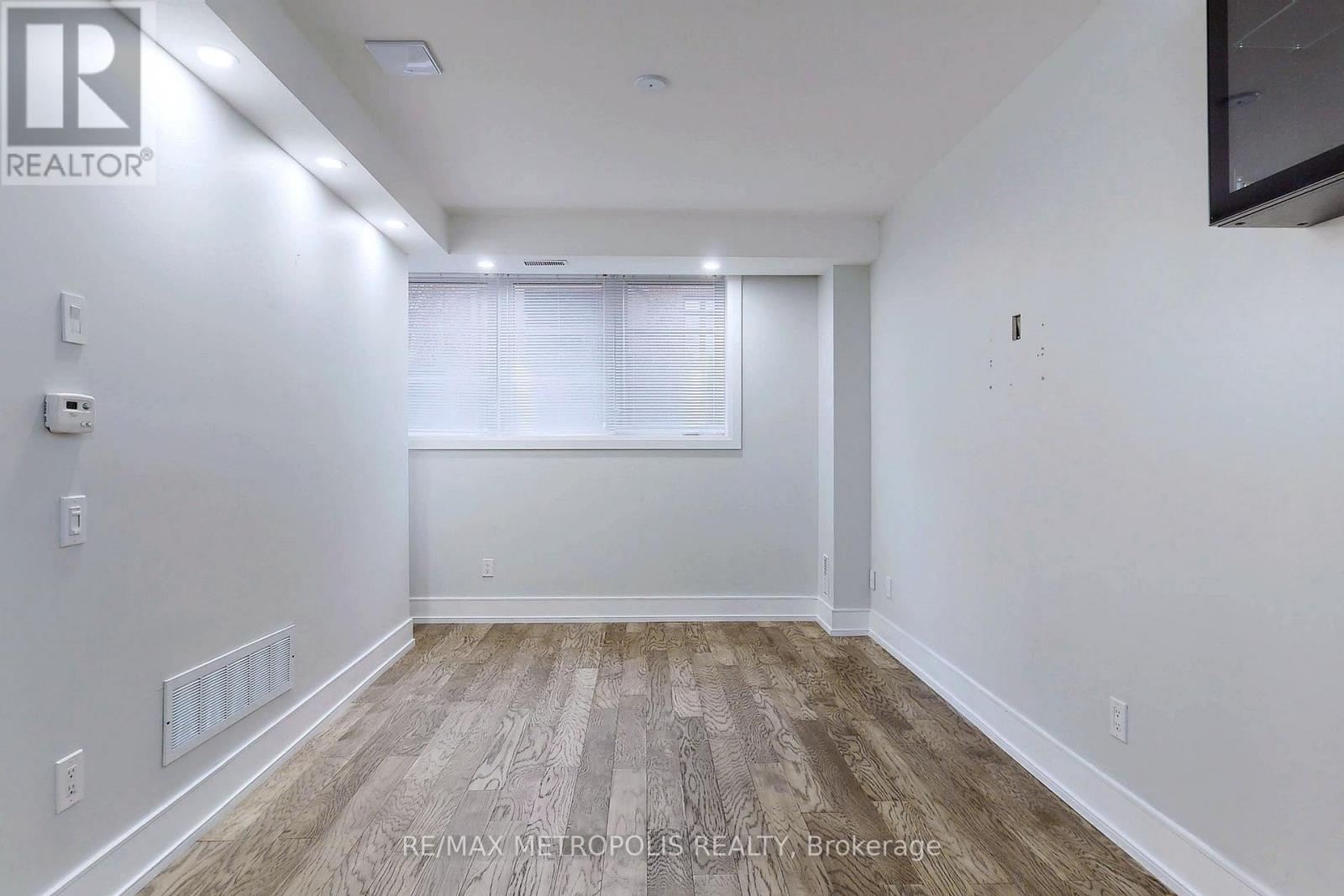 1 - 8171 Kipling Avenue, Vaughan, Ontario  L4L 0G4 - Photo 8 - N12461762