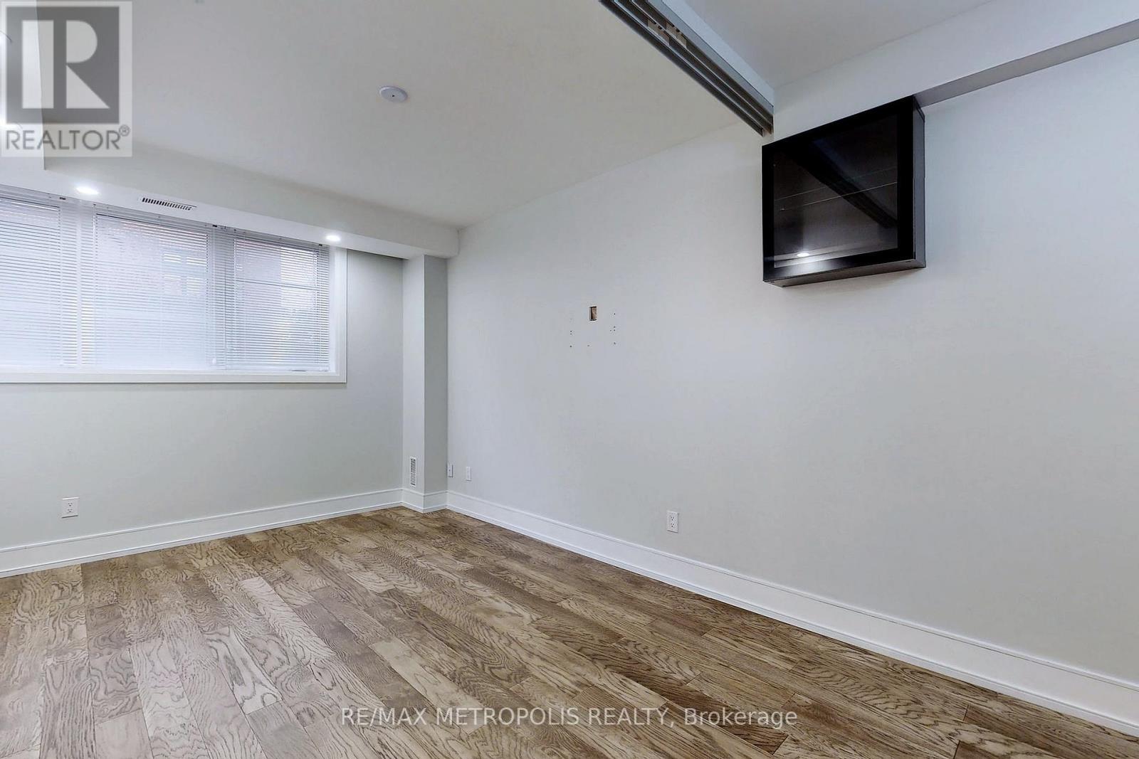 1 - 8171 Kipling Avenue, Vaughan, Ontario  L4L 0G4 - Photo 9 - N12461762