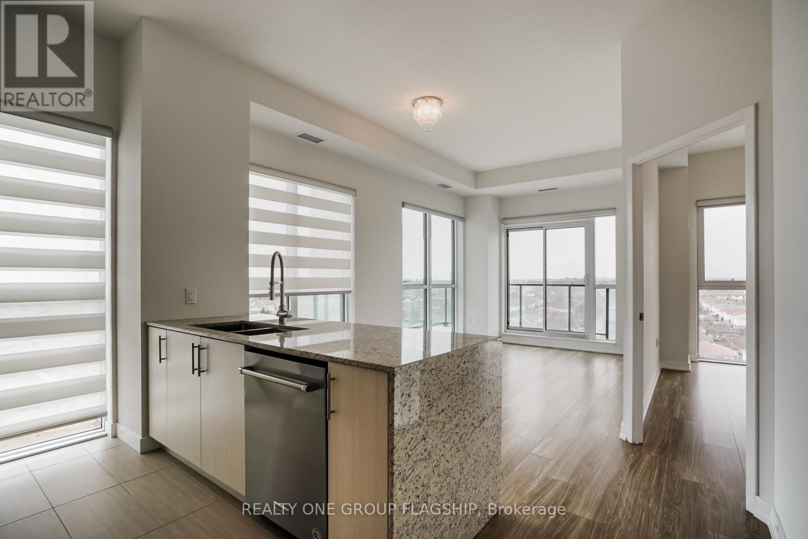 725 - 4055 Parkside Village Drive, Mississauga, Ontario  L5B 0K8 - Photo 5 - W12461740