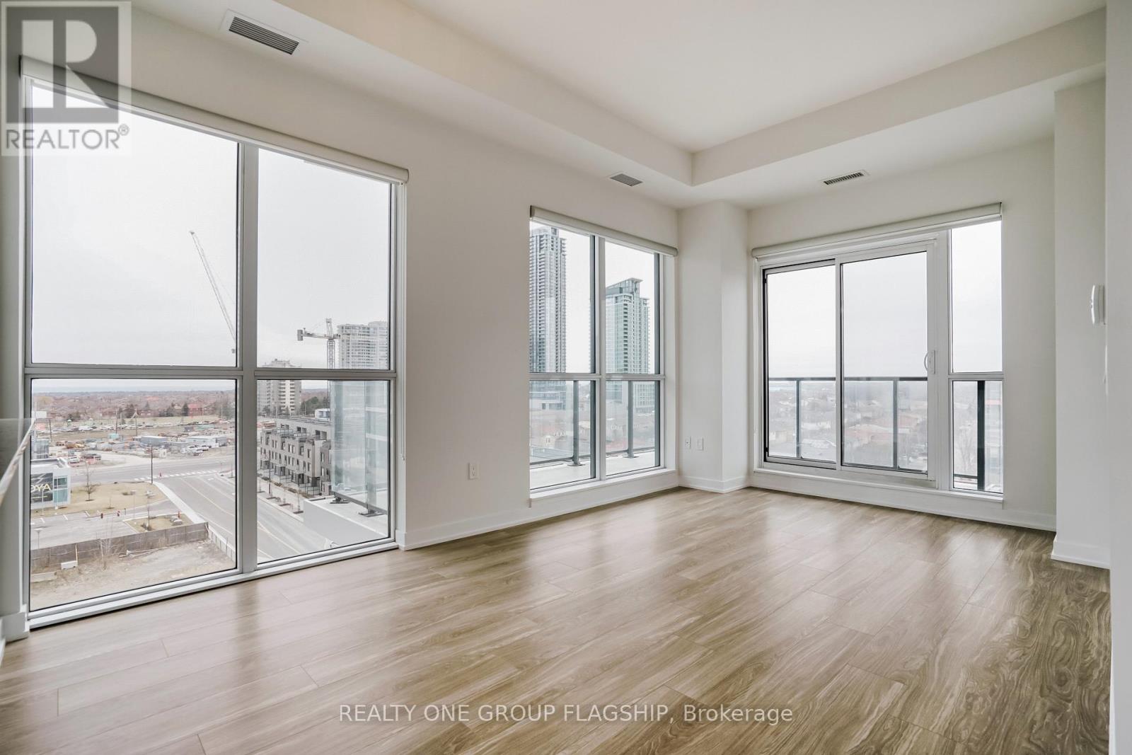 725 - 4055 Parkside Village Drive, Mississauga, Ontario  L5B 0K8 - Photo 6 - W12461740