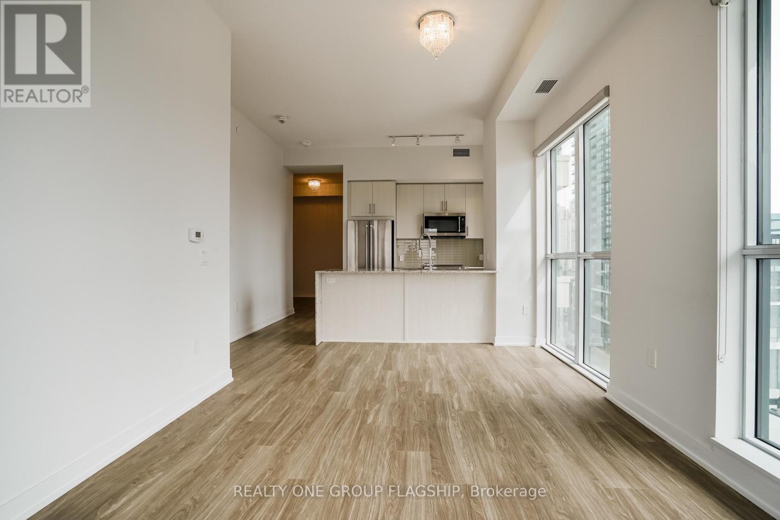 725 - 4055 Parkside Village Drive, Mississauga, Ontario  L5B 0K8 - Photo 7 - W12461740