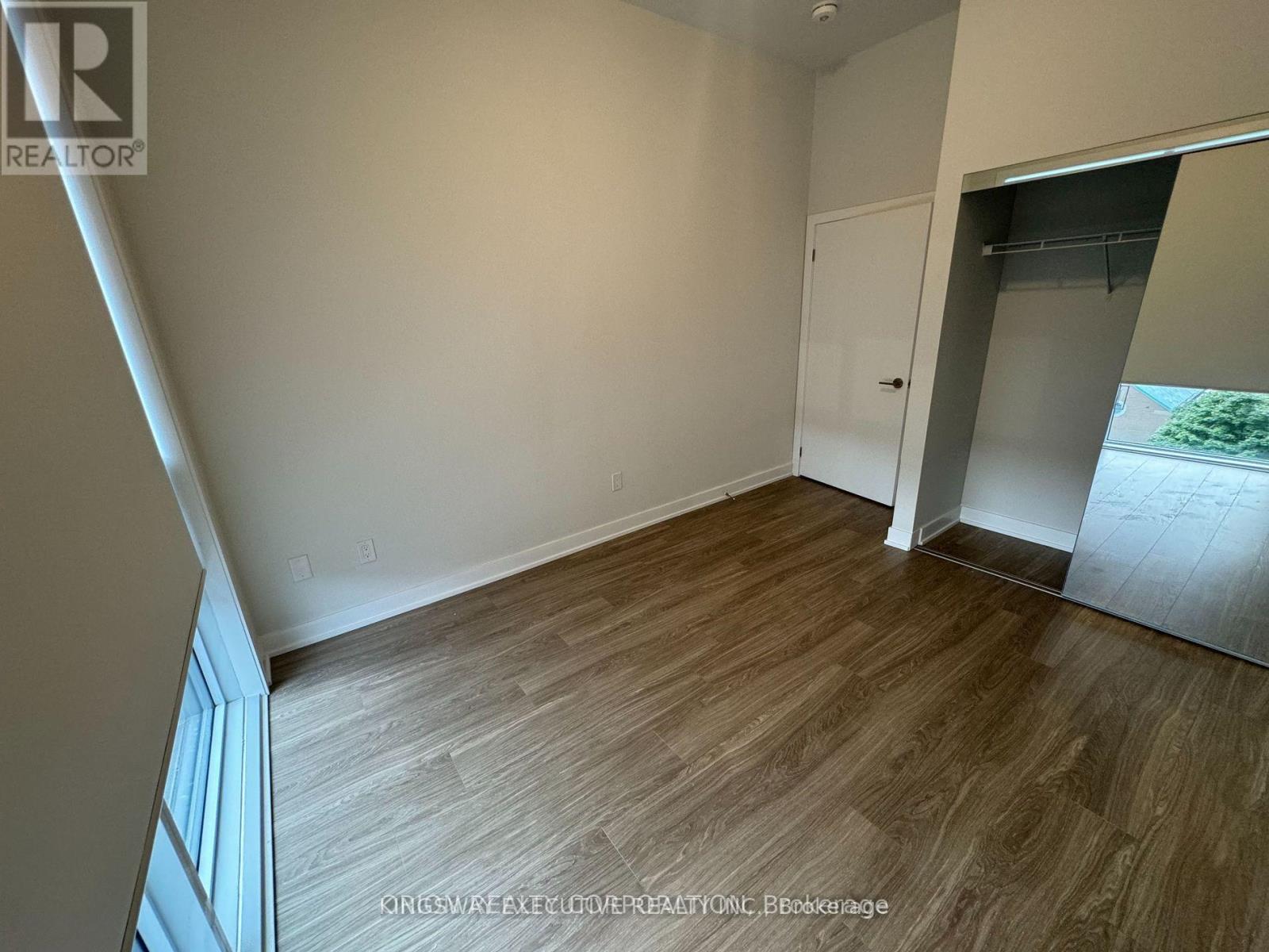 409 - Parkside Village 4130 Drive, Mississauga, Ontario  L5B 3M8 - Photo 11 - W12461744