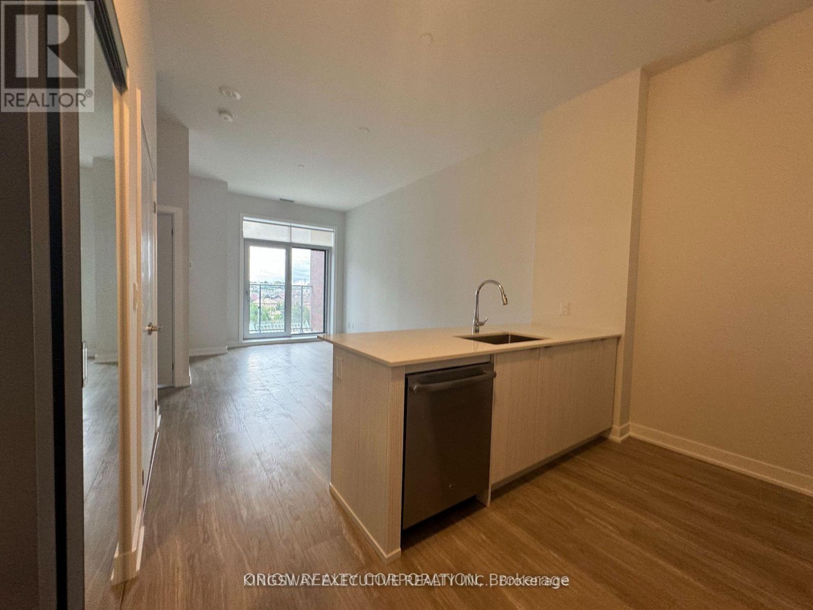 409 - Parkside Village 4130 Drive, Mississauga, Ontario  L5B 3M8 - Photo 4 - W12461744