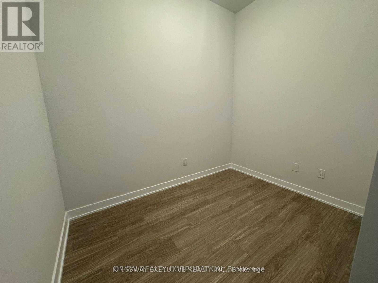 409 - Parkside Village 4130 Drive, Mississauga, Ontario  L5B 3M8 - Photo 8 - W12461744