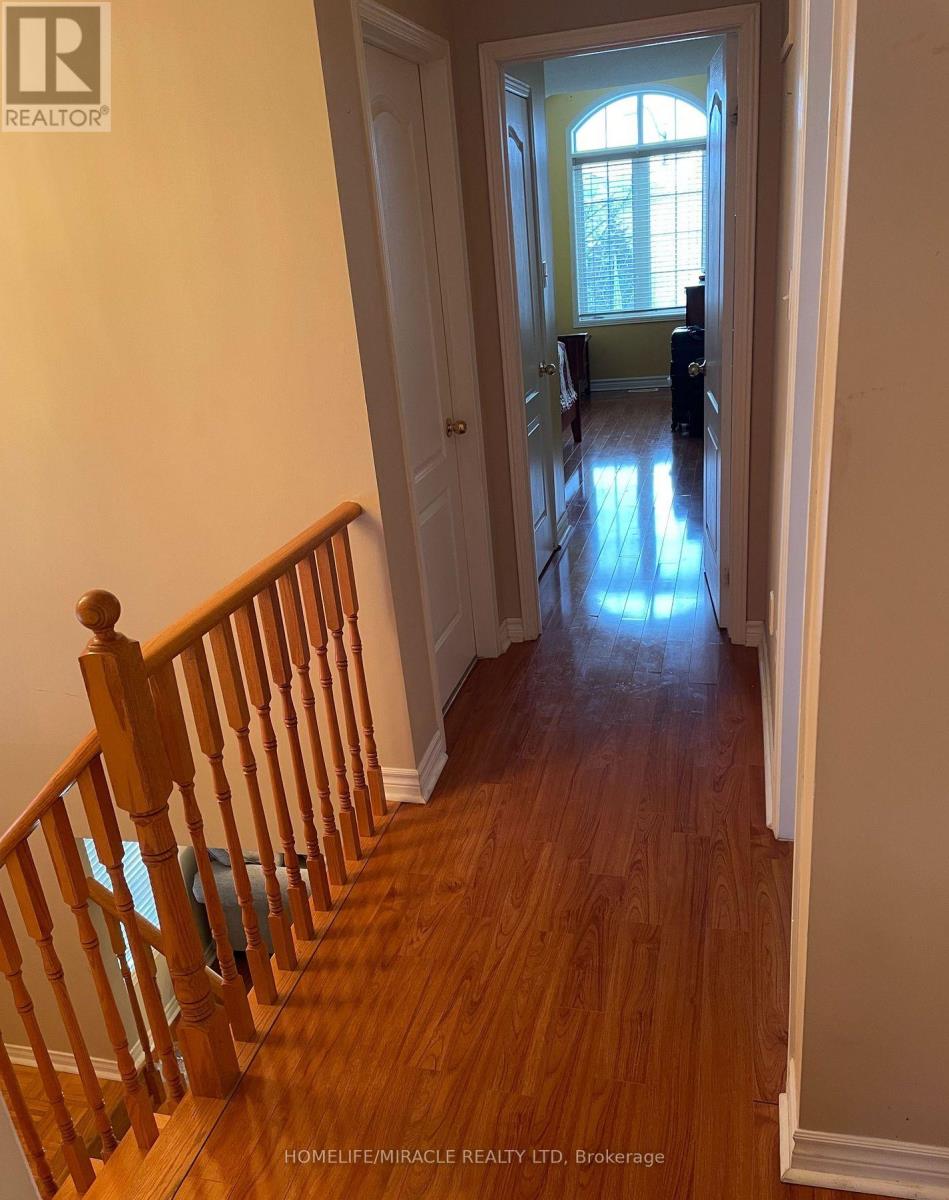 26 Penbridge Circle, Brampton, Ontario  L7A 2P9 - Photo 10 - W12461759