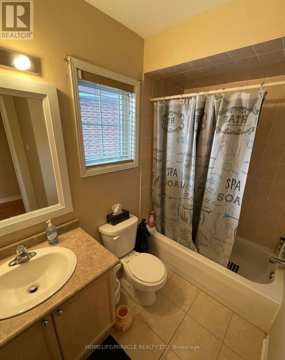 26 Penbridge Circle, Brampton, Ontario  L7A 2P9 - Photo 13 - W12461759