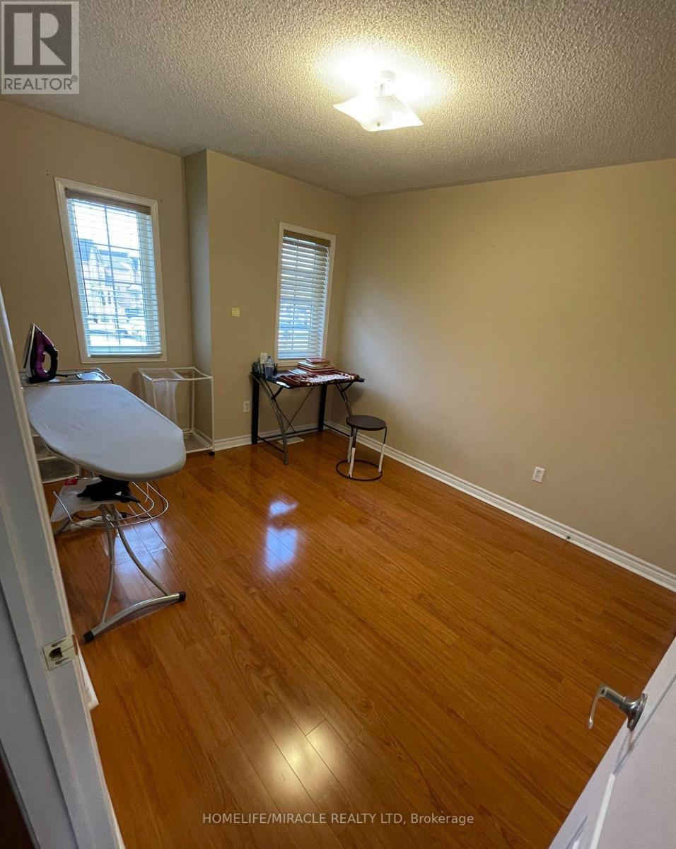 26 Penbridge Circle, Brampton, Ontario  L7A 2P9 - Photo 14 - W12461759