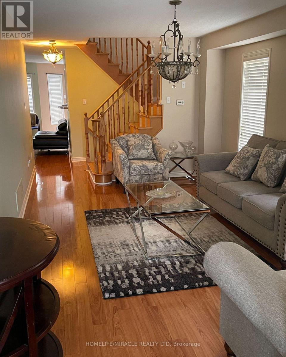 26 Penbridge Circle, Brampton, Ontario  L7A 2P9 - Photo 2 - W12461759