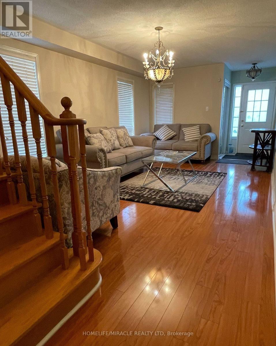 26 Penbridge Circle, Brampton, Ontario  L7A 2P9 - Photo 3 - W12461759