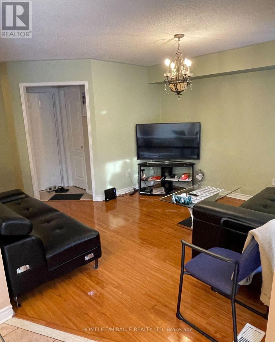 26 Penbridge Circle, Brampton, Ontario  L7A 2P9 - Photo 6 - W12461759