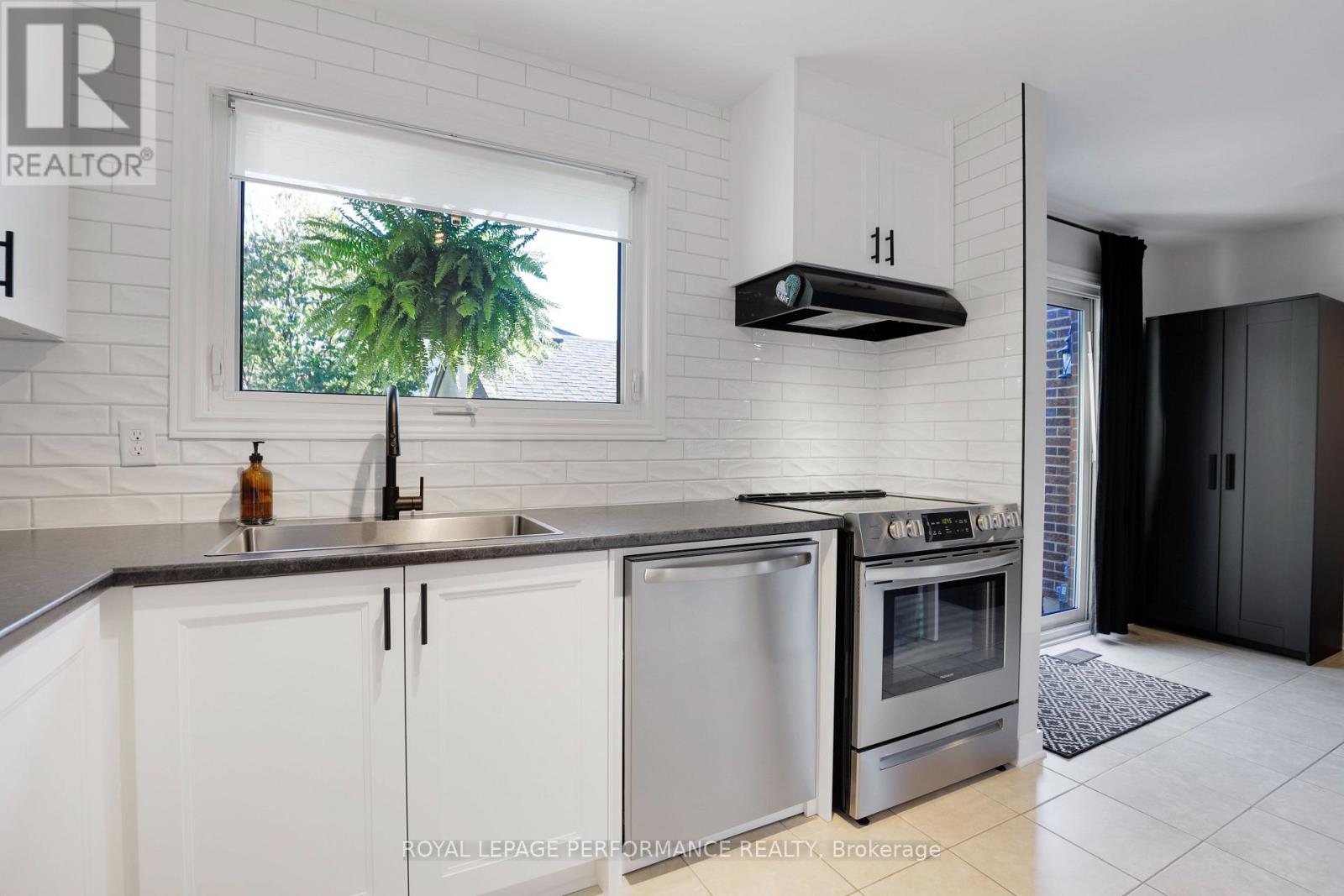 147 - 2111 Montreal Road, Ottawa, Ontario  K1J 8M8 - Photo 11 - X12461774