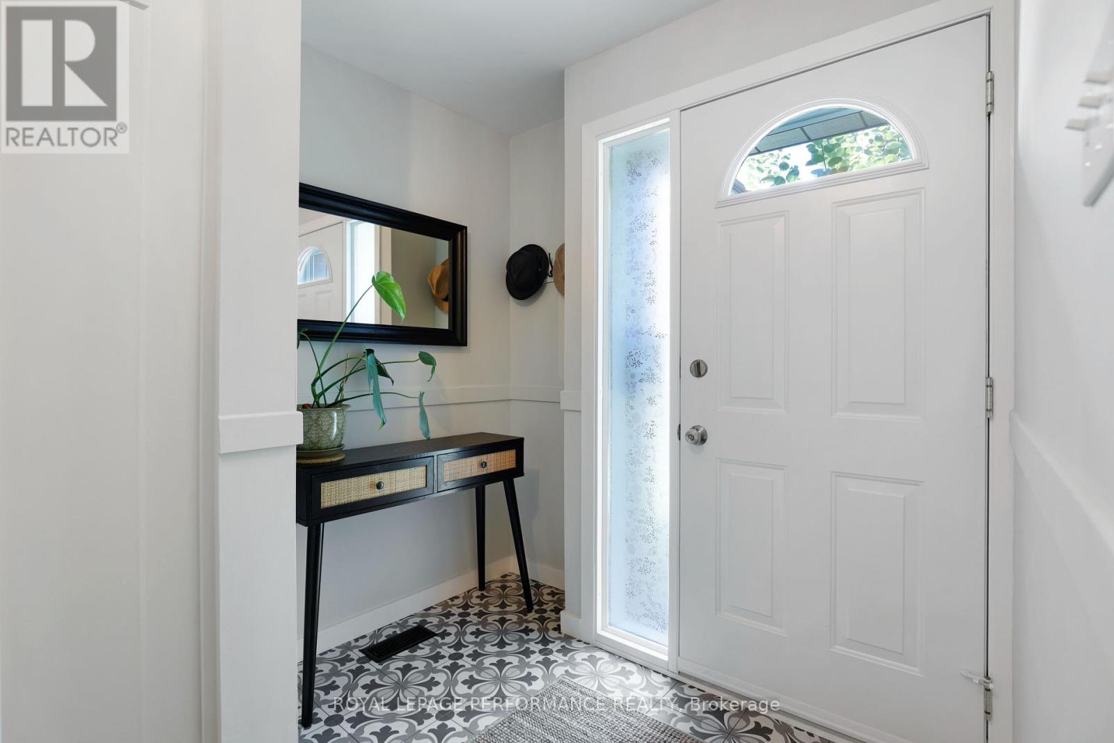 147 - 2111 Montreal Road, Ottawa, Ontario  K1J 8M8 - Photo 2 - X12461774