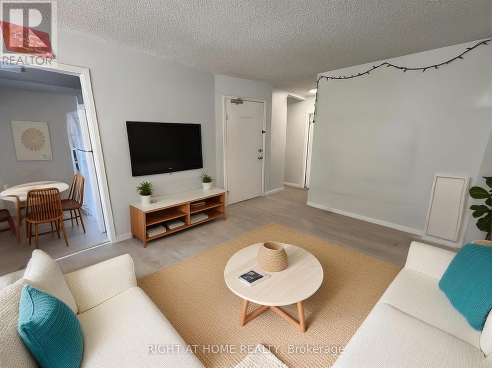 2 - 222 Lyon Street N, Ottawa, Ontario  K1R 5V9 - Photo 4 - X12347406