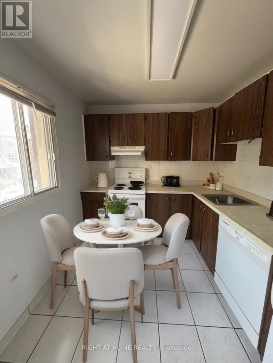 2 - 222 Lyon Street N, Ottawa, Ontario  K1R 5V9 - Photo 3 - X12347406