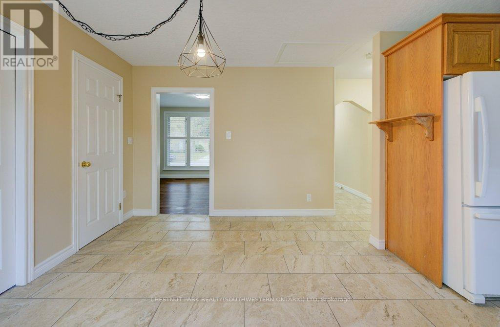 492 Ephraim Street, Kitchener, Ontario  N2B 2C6 - Photo 11 - X12461739