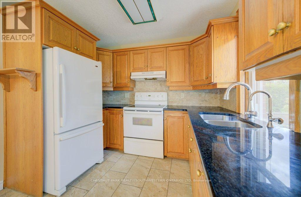 492 Ephraim Street, Kitchener, Ontario  N2B 2C6 - Photo 12 - X12461739