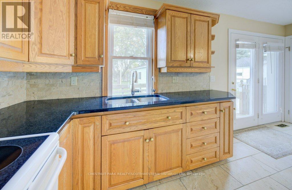492 Ephraim Street, Kitchener, Ontario  N2B 2C6 - Photo 13 - X12461739