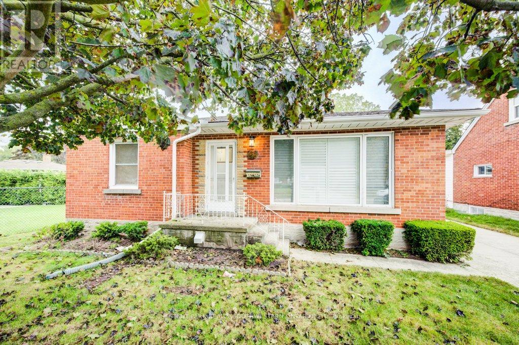 492 Ephraim Street, Kitchener, Ontario  N2B 2C6 - Photo 2 - X12461739