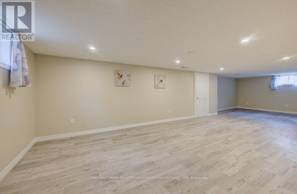 492 Ephraim Street, Kitchener, Ontario  N2B 2C6 - Photo 22 - X12461739