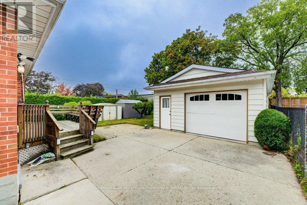 492 Ephraim Street, Kitchener, Ontario  N2B 2C6 - Photo 37 - X12461739